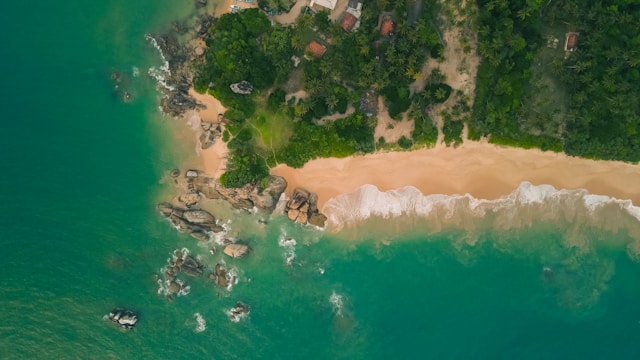 Balapitiya is a quiet seaside town, located on Sri Lanka’s southwest coast where the Madu Ganga River meets the Indian Ocean