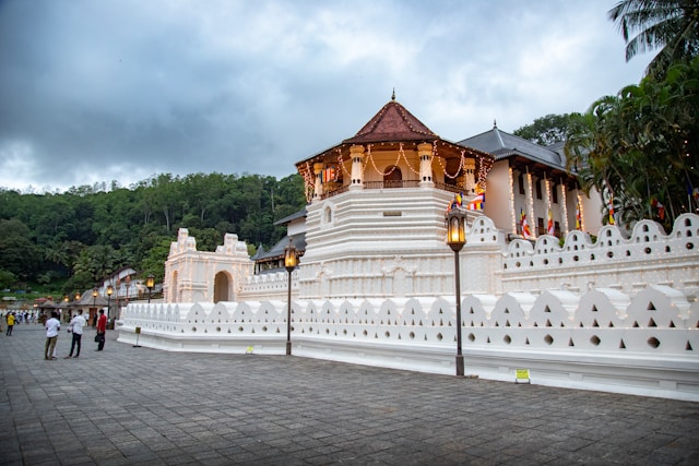 Kandy Temple of the Tooth - Sacred Buddhist temple in Sri Lanka